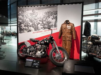 Alfonso Sotomayor’s motorcycle and gear
